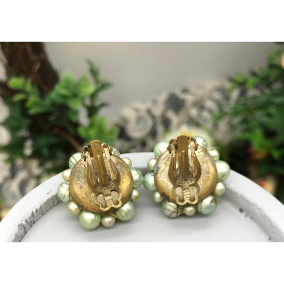 Vintage Clip On Earrings Gold Toned Round Beaded Clusters Pearly Mint Green With - Picture 5 of 7